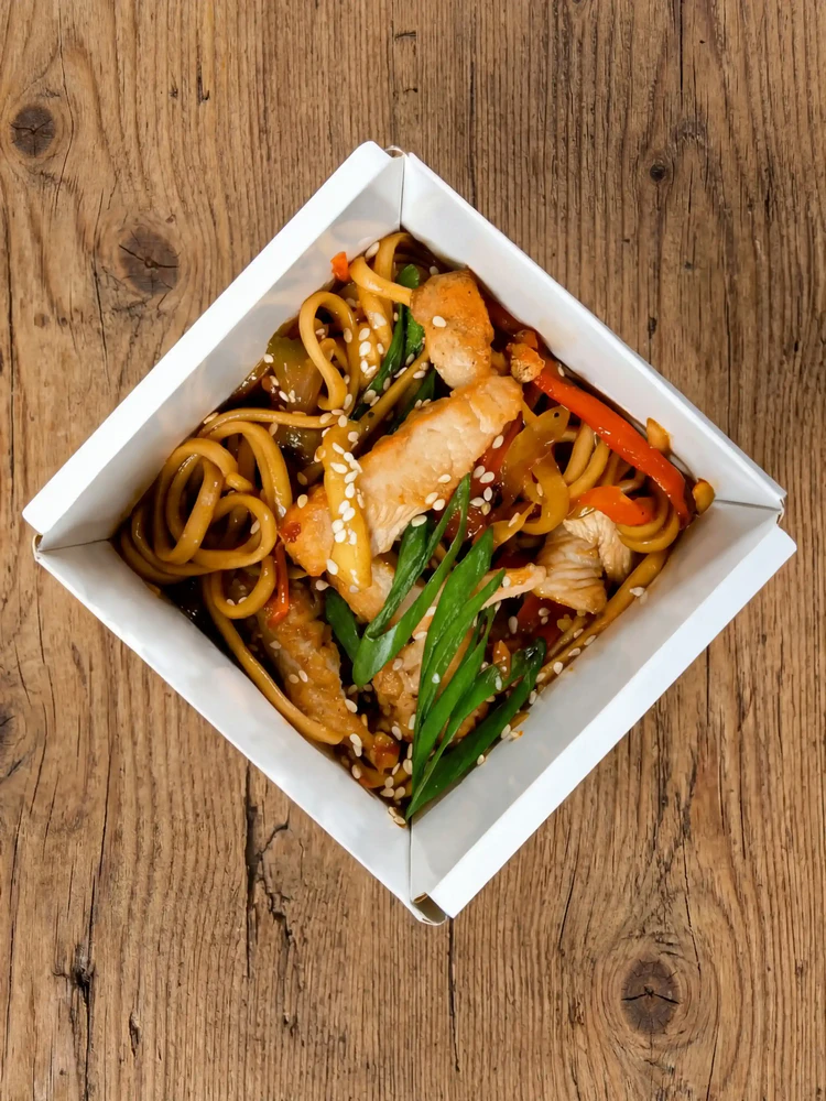 Wok с курицей от Brofood