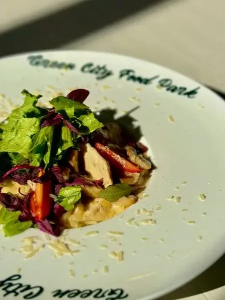 Паста с курицей и грибами от Green City 